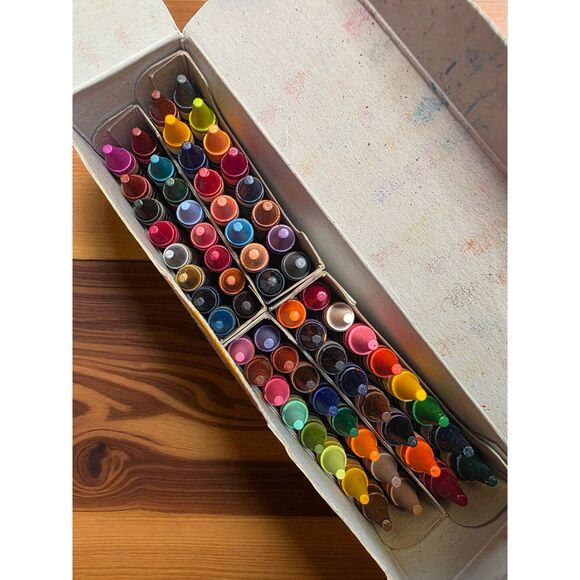 Vintage 1997 Crayola Binney & Smith 64 Pack with Built-In Sharpener OPEN BOX - Picture 2 of 8